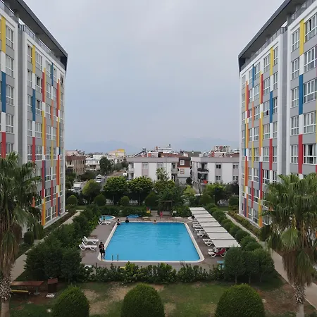 Sunshine Airport - Spa, Pool 88 Apartament